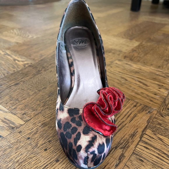 SM New York Leopard Print Heels - Picture 3 of 7